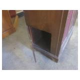 (FRNT) Vintage "The Magnavox" Cabin...