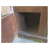 (FRNT) Vintage "The Magnavox" Cabin...