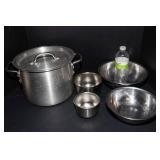 Aluminum Pot & Stainless Steel Mixing Bowls – Assorted Kitchen Lot