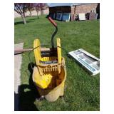 Rubbermaid Heavy Duty Mop Bucket Great Shape