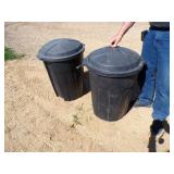 Two Rubbermaid Trash Can w/Lids