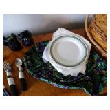 New Picnic Basket 4- Place Settings