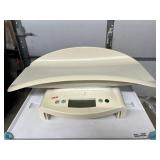 MSRP $600 SECA 354 Digital Baby Scale, 44 lb Capacity, Digital Pediatric & Infant Weighing System, Removable Tray Design, WORKS GREAT! *Needs new batteries!