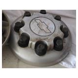 Chevrolet Hubcaps and Lug Nuts, Model #15053704