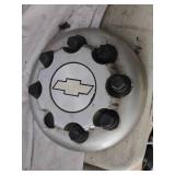 Chevrolet Hubcaps and Lug Nuts, Model #15053704
