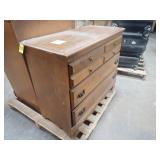 Vintage dresser in good condition. ,some small signs of wear. from the 1970