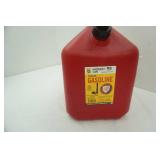 5 gallon gas can. like new condition
