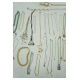 Jewelry Lot: Fashion Jewelry Necklaces