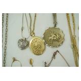 Jewelry Lot: Fashion Jewelry Necklaces
