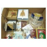 Jewelry Lot: fashion jewelry pins and brooches