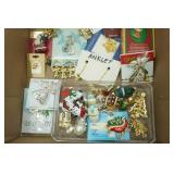 Jewelry Lot: fashion jewelry pins and brooches