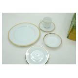 Sheffield Regency Gold Porcelain Fine China. vintage 1985 set.