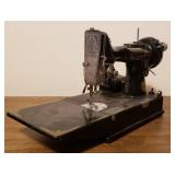 Vintage Singer Featherweight Sewing Machine w/Case