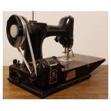 Vintage Singer Featherweight Sewing Machine w/Case