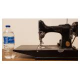 Vintage Singer Featherweight Sewing Machine w/Case