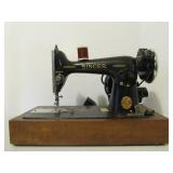 Vintage SINGER Featherweight Sewing Machine w/Case