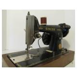 Vintage SINGER Featherweight Sewing Machine w/Case