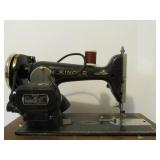 Vintage SINGER Featherweight Sewing Machine w/Case