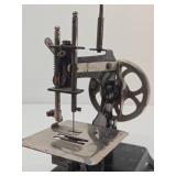 Wonderful Collection of Vintage & Antique Toy Sewing Machines #31