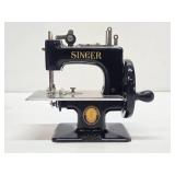 Wonderful Collection of Vintage & Antique Toy Sewing Machines #40