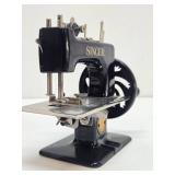 Wonderful Collection of Vintage & Antique Toy Sewing Machines #40
