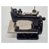 Wonderful Collection of Vintage & Antique Toy Sewing Machines #43