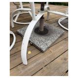 Outdoor Patio Dining Set With 4 Swivel Chairs, Glass Table & Umbrella