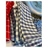 Assorted Cloth Napkins & U.S. Bicentennial Plate Mixed Lot