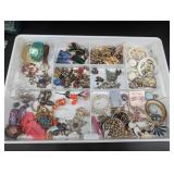 Mixed Lot: Costume Jewelry