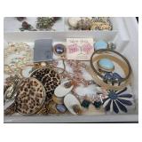 Mixed Lot: Costume Jewelry