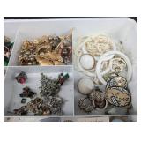 Mixed Lot: Costume Jewelry