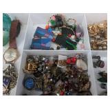 Mixed Lot: Costume Jewelry
