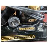 Vintage Singer 99K Sewing Machine With Case & Accessories