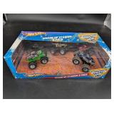 Hot Wheels Monster Jam Smash Up Stadium 5-Pack