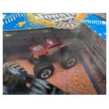 Hot Wheels Monster Jam Smash Up Stadium 5-Pack