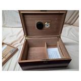 Wood Cigar Humidor Box Mahogany Finish Locking Desktop Case Good