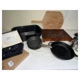 Kitchenware Lot Lodge Cast Iron Screwpull Roaster Board Pans