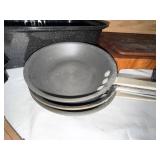 Kitchenware Lot Lodge Cast Iron Screwpull Roaster Board Pans