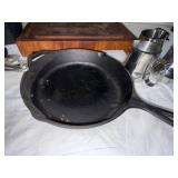 Kitchenware Lot Lodge Cast Iron Screwpull Roaster Board Pans