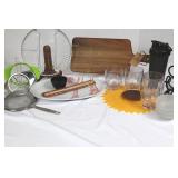 Mixed Lot: La Cuisine Board, Serveware & Tabletop Decor