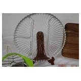 Mixed Lot: La Cuisine Board, Serveware & Tabletop Decor
