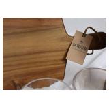 Mixed Lot: La Cuisine Board, Serveware & Tabletop Decor