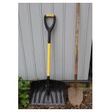 Suncast Snow Shovel & Steel Digging Shovel Mixed Lot