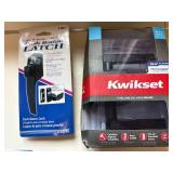 Kwikset Bed & Bath Door Lever Lockset Black Open Box Packaging Wear