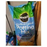 Miracle-Gro Moisture Control Potting Mix