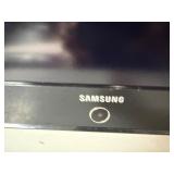 Samsung TV Model #LN32A330J1D W/ Brand New Mohu Indoor TV Antenna