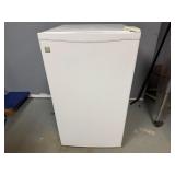 GE SMR03VASWW 115 Volt Refrigerator (Tested Working) 17 3/4x 19 /4 32