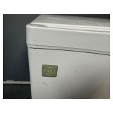 GE SMR03VASWW 115 Volt Refrigerator (Tested Working) 17 3/4x 19 /4 32