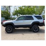 2004 TOYOTA 4RUNNER LIMITED *No Accidents Reported | All Wheel Drive* (NO RESERVE)