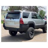 2004 TOYOTA 4RUNNER LIMITED *No Accidents Reported | All Wheel Drive* (NO RESERVE)